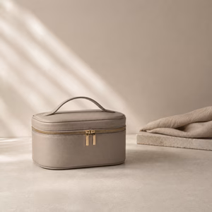 Beautycase auf Boden Handgepäck-Regeln für Handgepäck-Regelnde