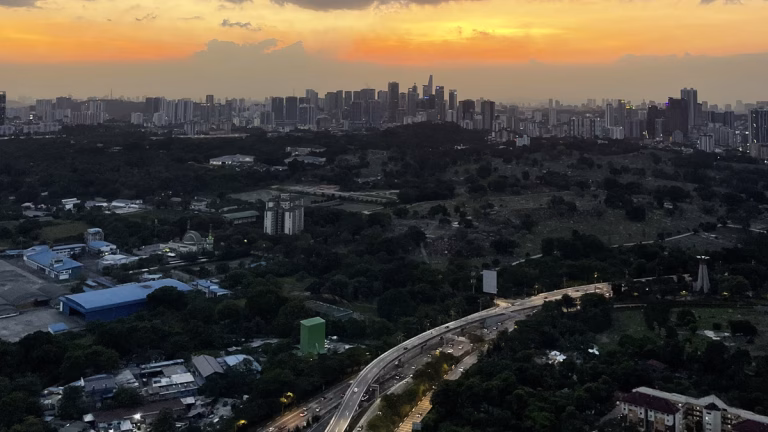 Blick aus dem 49. Stock auf Skyline von Kuala Lumpur 1 Monat in Kuala Lumpur Handgepäck-Regeln für Handgepäck-Regelnde