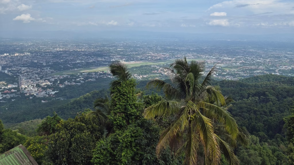 Typisches Regenzeit-Wetter in Thailand Weltreise planen mit KI Handgepäck-Regeln für Handgepäck-Regelnde